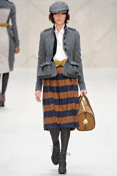 Look 3